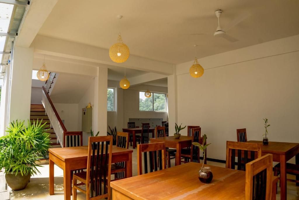 TEVINS PLACE HOTEL - 18