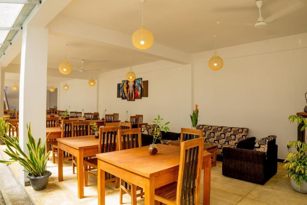 TEVINS PLACE HOTEL - 31