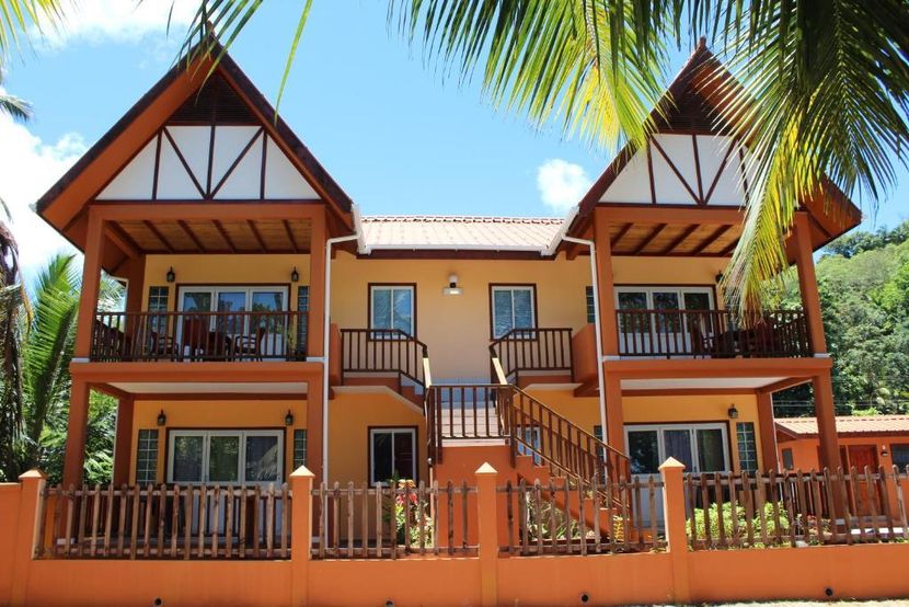 GREEN BLUE BEACH HOUSE - 1