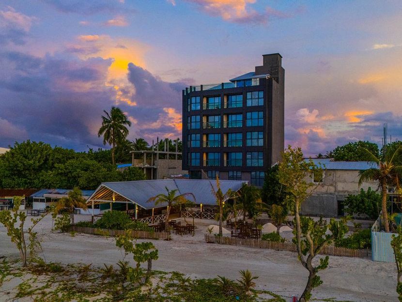 BEACH HOTEL GURAIDHOO GUEST HOUSE - 1