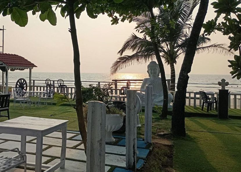 NASYAS BEACHSIDE COTTAGE - 1