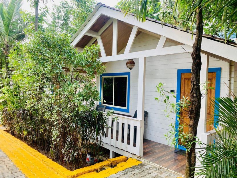 NASYAS BEACHSIDE COTTAGE - 5
