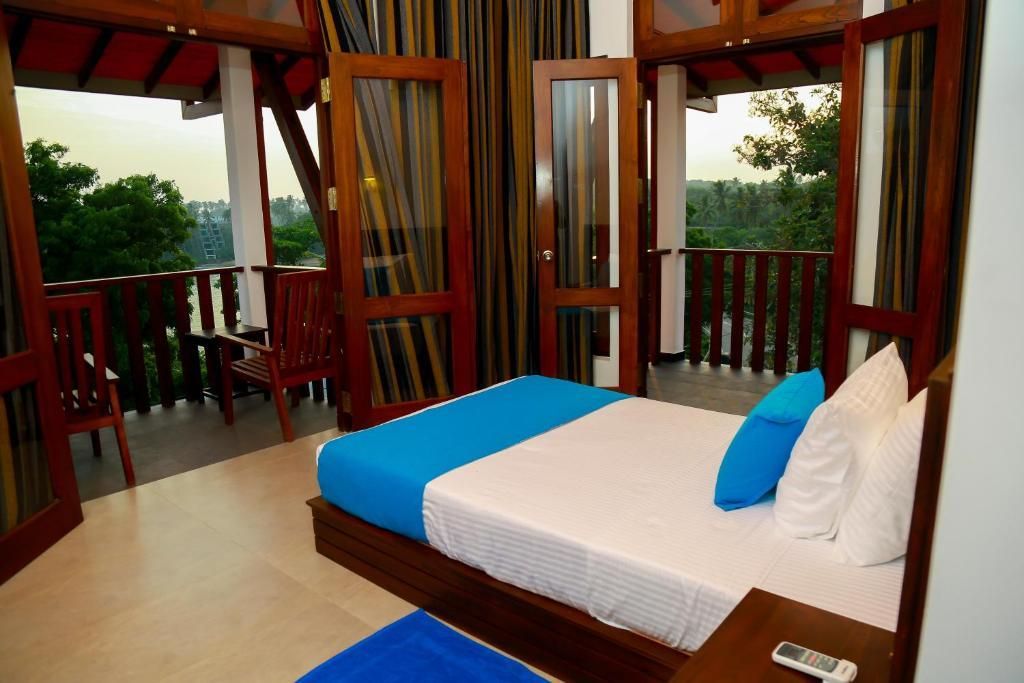 SEAFOOD RESTAURANT AND MOTEL - 6