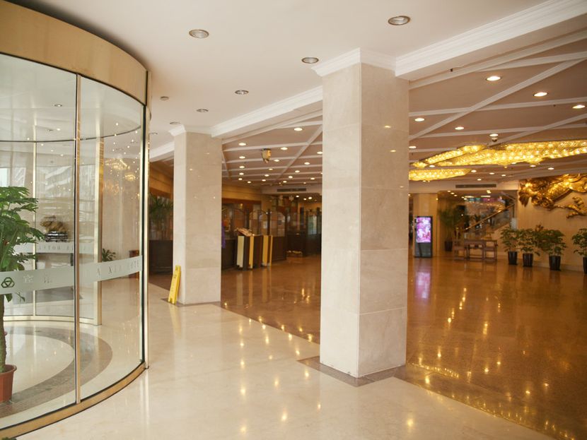 HOLIDAY INN SHANGHAI HUAXIA (上海华夏假日酒店) - 3