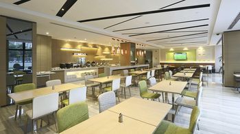 SHANGHAI GONGKANG HOLIDAY INN EXPRESS (上海共康智选假日酒店) - 4