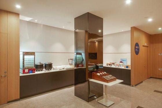 HOLIDAY INN EXPRESS XUHUI BINJIANG (上海徐汇智选假日酒店) - 5