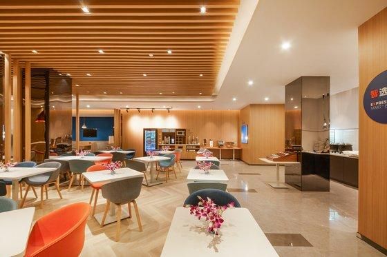 HOLIDAY INN EXPRESS XUHUI BINJIANG (上海徐汇智选假日酒店) - 6