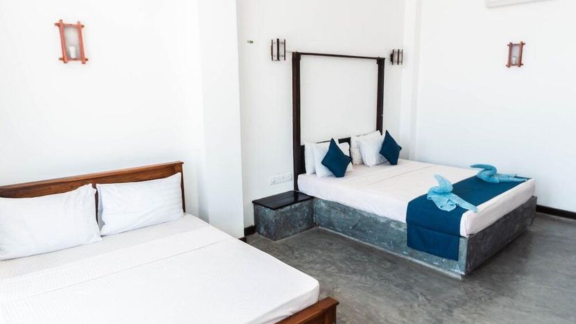 COZY COCOS HOTEL - 4
