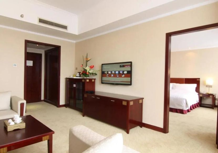 TIANYU GLORIA GRAND HOTEL XIAN (西安天域凯莱大饭店（建筑科技大学李家村地铁站店）) - 4