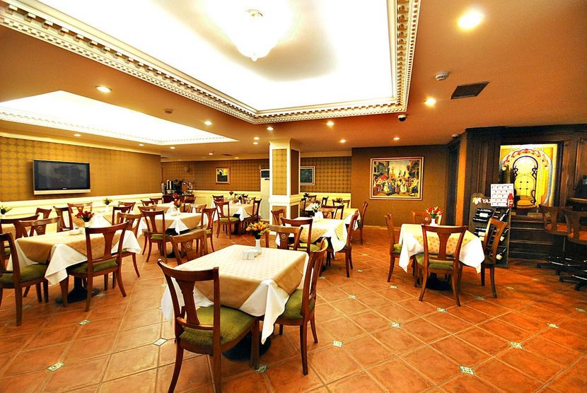 Golden Crown Hotel - 3