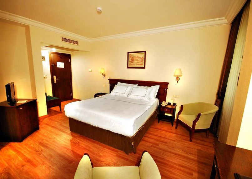 Golden Crown Hotel - 6