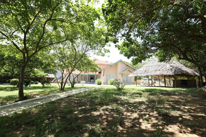 KAY JAY BEACH HOUSE - 3