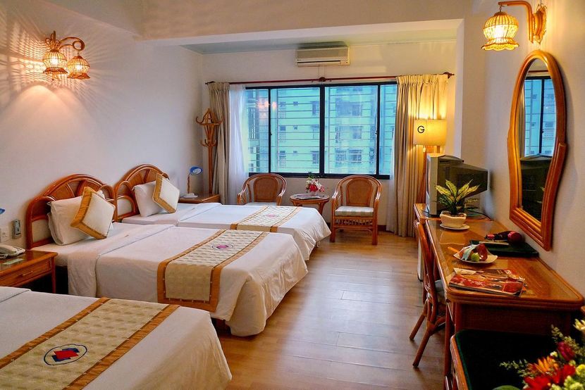 GREEN HOTEL - 2