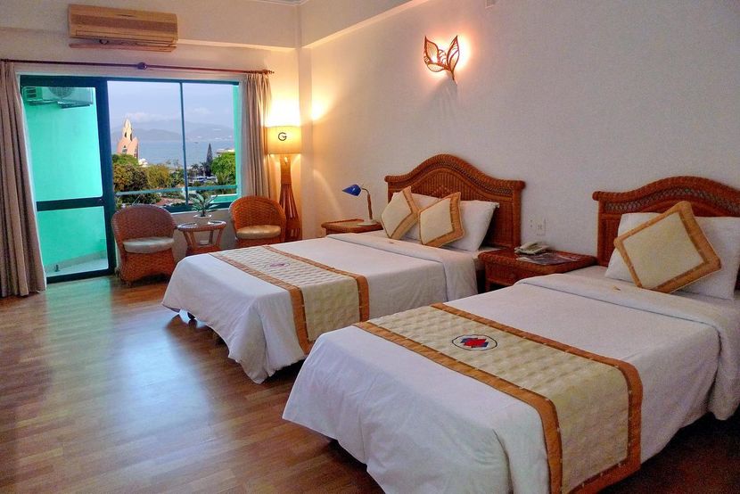 GREEN HOTEL - 3