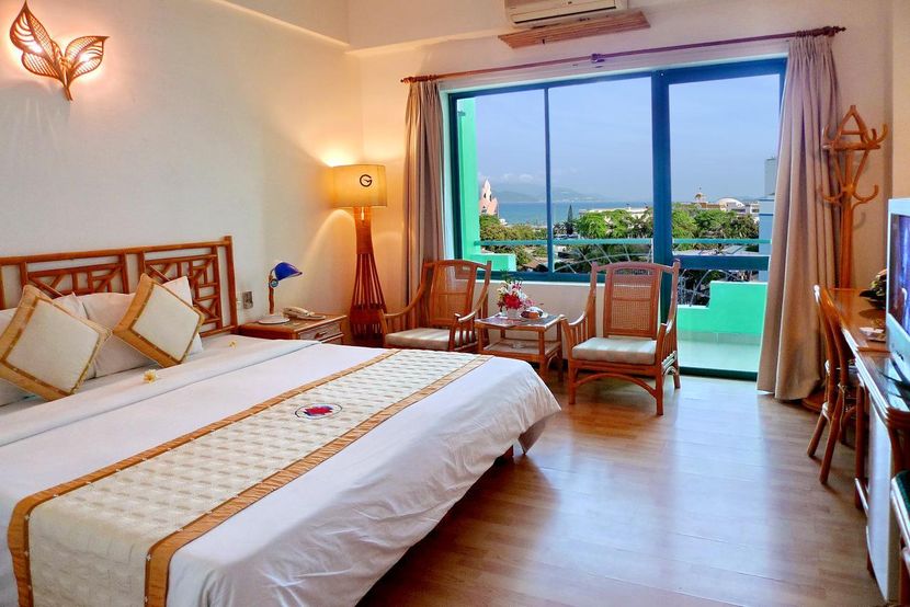 GREEN HOTEL - 4