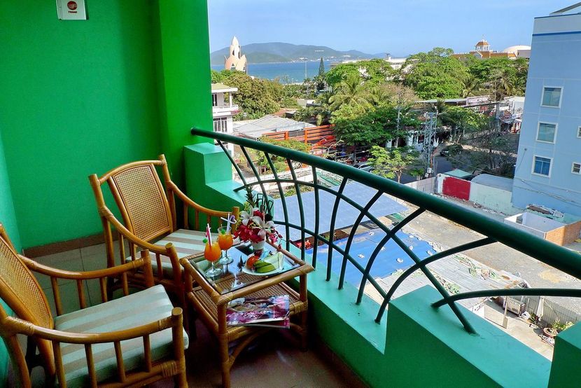 GREEN HOTEL - 5