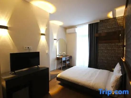 By Rich Hotel - 1