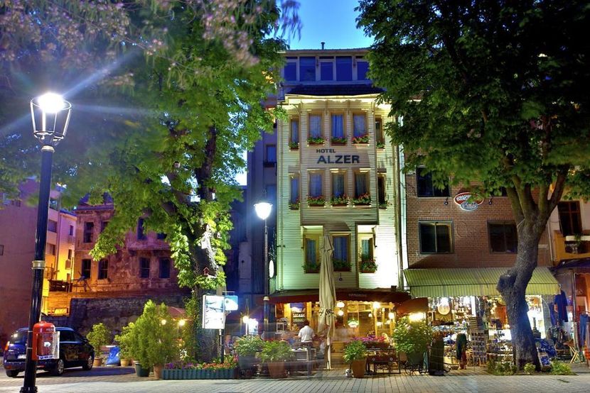 1207 Hotel (ex. Alzer Hotel) - 1