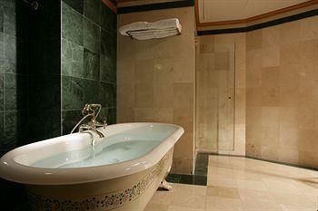 THE LUXE AVENUE HOTEL - 3