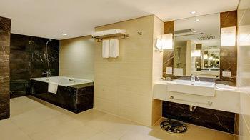 HOLIDAY INN CITY CENTRE HARBIN (哈尔滨万达假日酒店(中央大街地铁站店)) - 4
