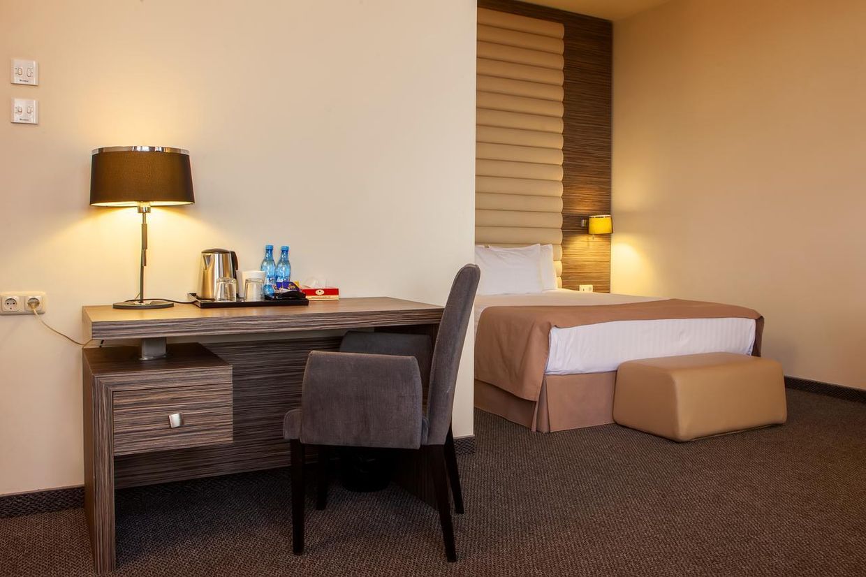 PRESIDENT HOTEL - 18