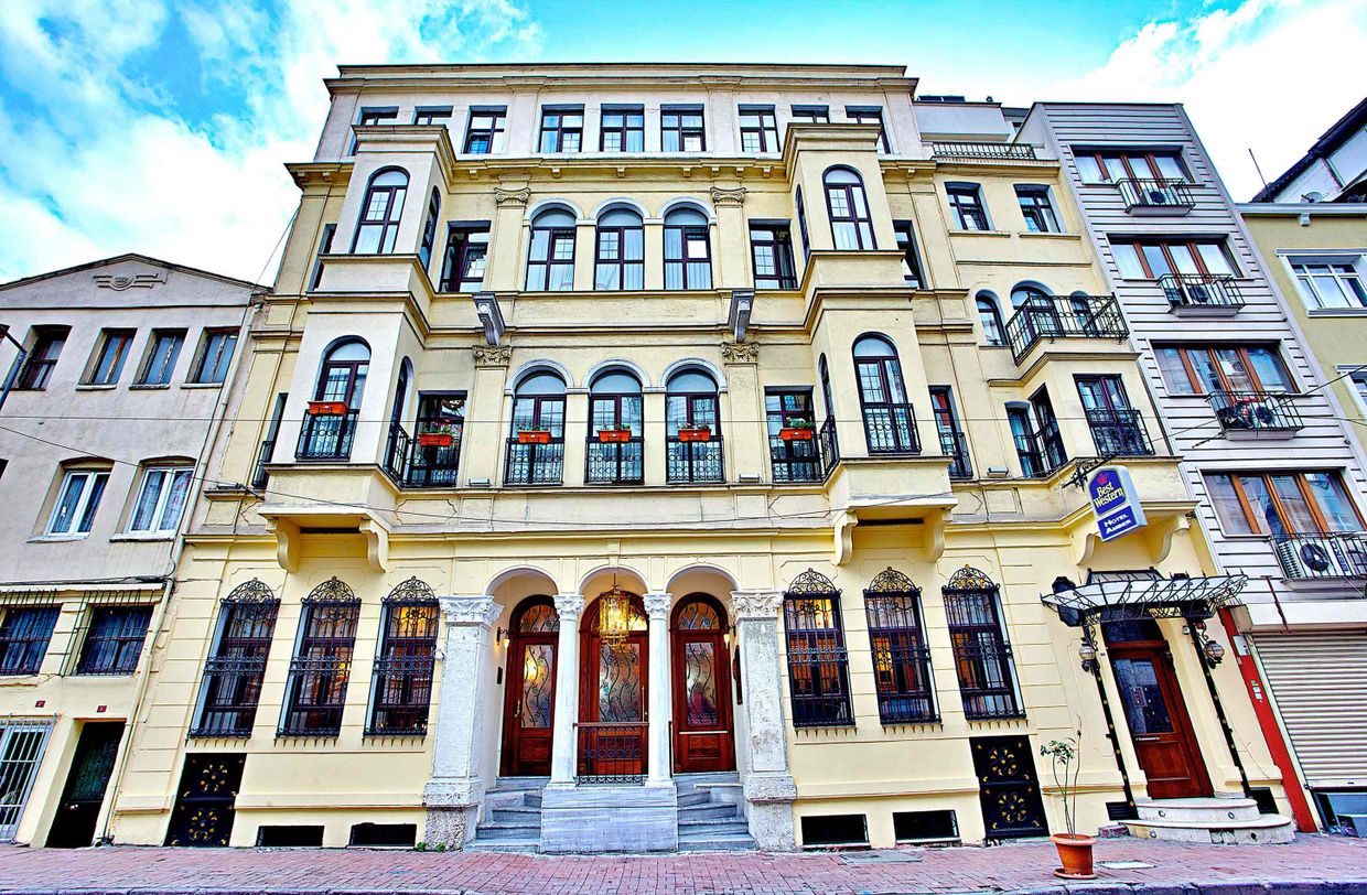 Amber Hotel - 1