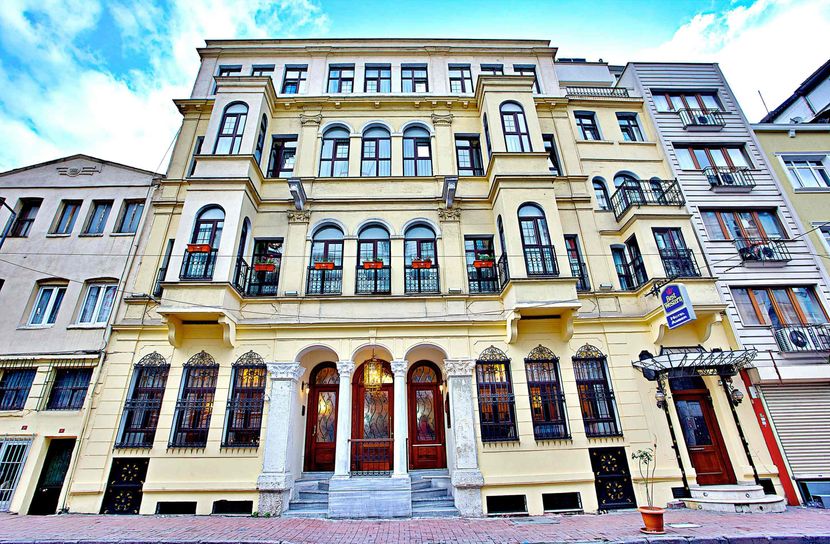 Amber Hotel - 1