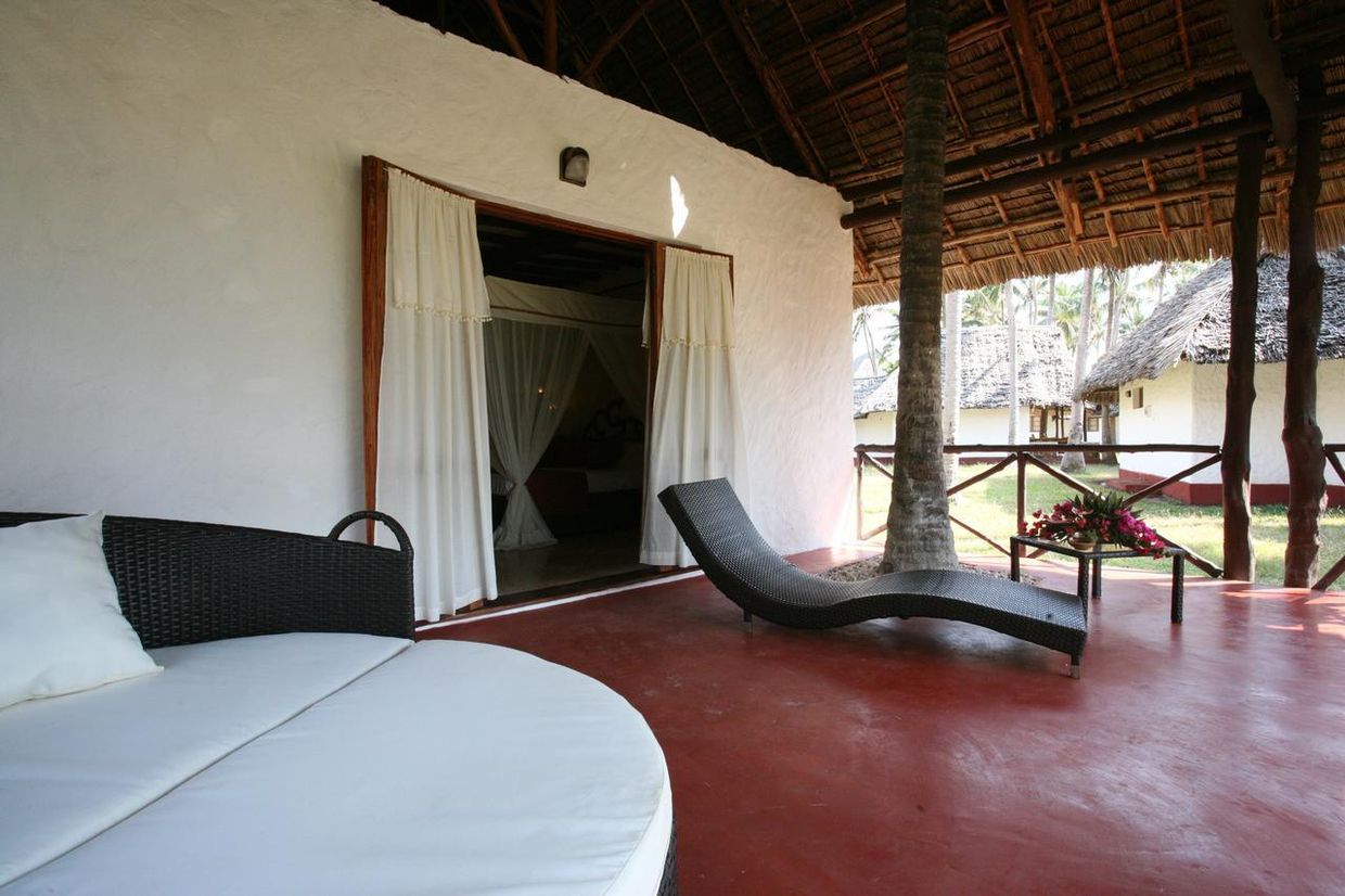 KARAFUU BEACH RESORT & SPA - 2