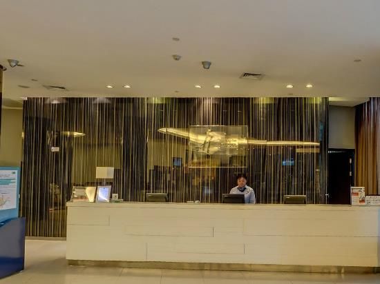 HANGZHOU HAIXIN HOTEL (ex. HOLIDAY INN EXPRESS HAIWAIHAI) (杭州海歆酒店 (原杭州海外海智选假日酒店) - 5