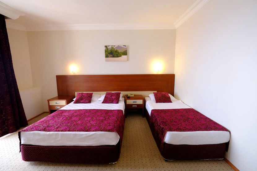 Anitas Beach Hotel - 4