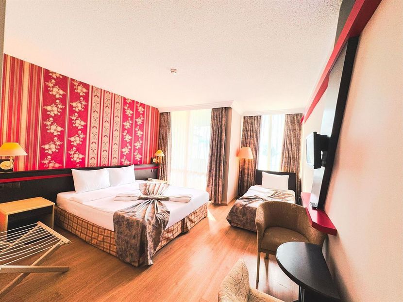 Senza Sunset Beach Hotel - 4
