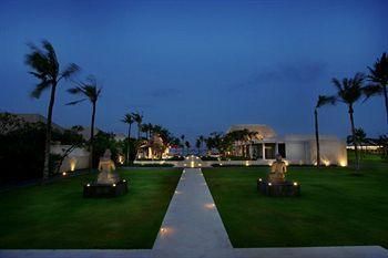 THE ROYAL SANTRIAN - The Luxury Beach Villa - 1