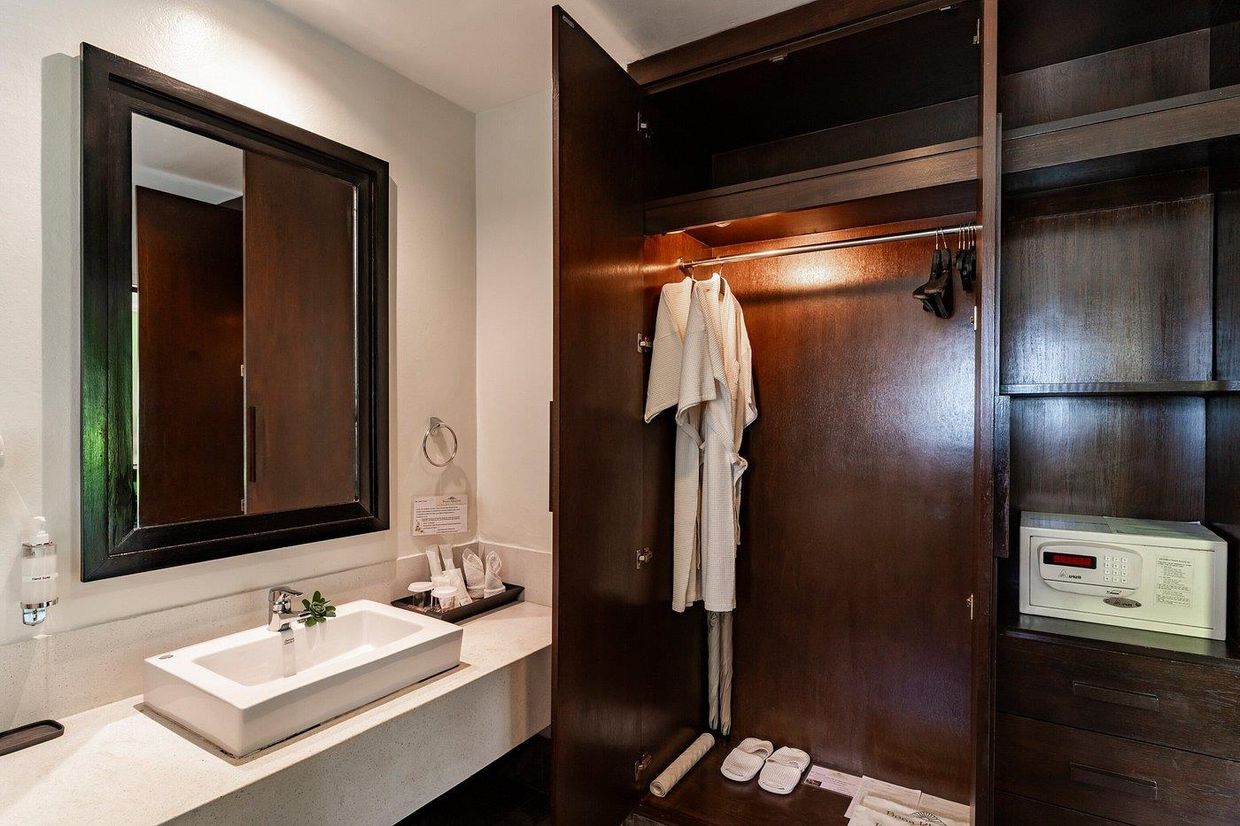 BAAN KHAOLAK BEACH RESORT - 38