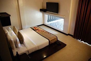 TWO SEASONS RESORT - 25