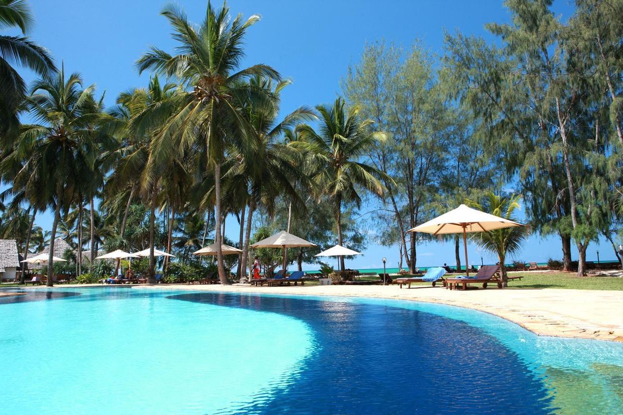BLUEBAY BEACH RESORT & SPA - 9
