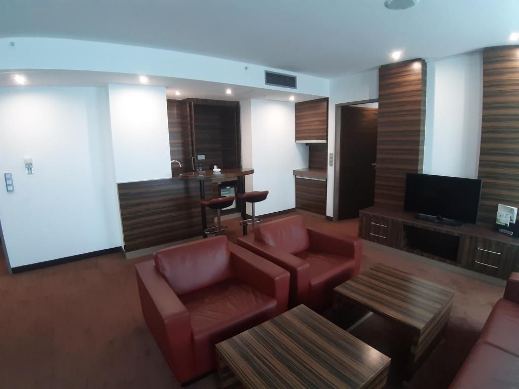 HOLIDAY INN ALMATY - 11