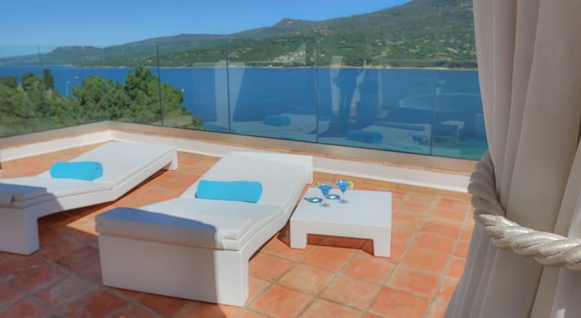 CHATEAU MIRAMAR - 12