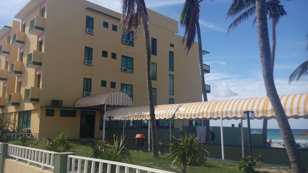 ISLAZUL LOS DELFINES - 1