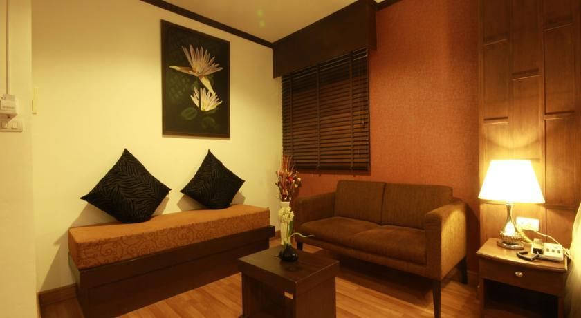 HEMINGWAYS HOTEL - 11