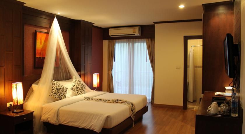 HEMINGWAYS HOTEL - 3