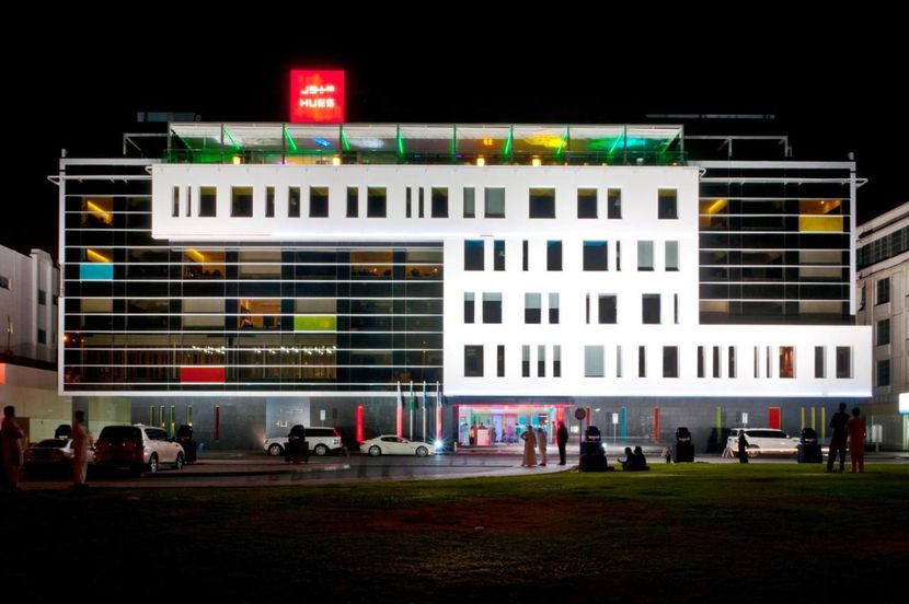 HUES BOUTIQUE HOTEL - 1