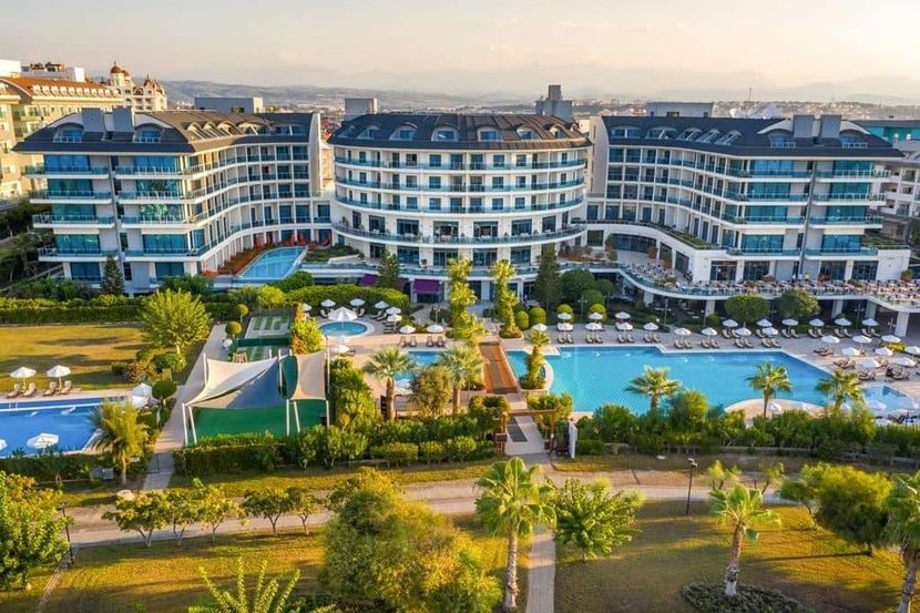 Commodore Elite Suites Spa (only adults 18+) - 1