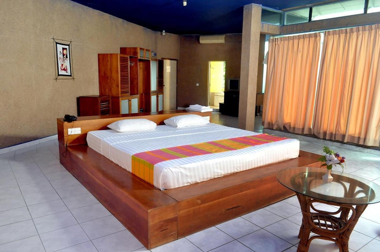 LAVENDISH BEACH (ex. COMARAN BEACH HOTEL) - 23