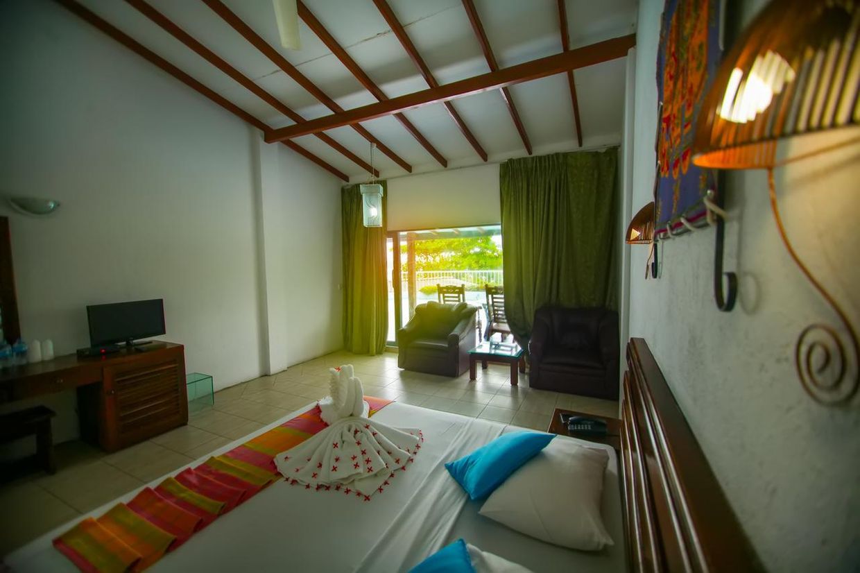 LAVENDISH BEACH (ex. COMARAN BEACH HOTEL) - 26