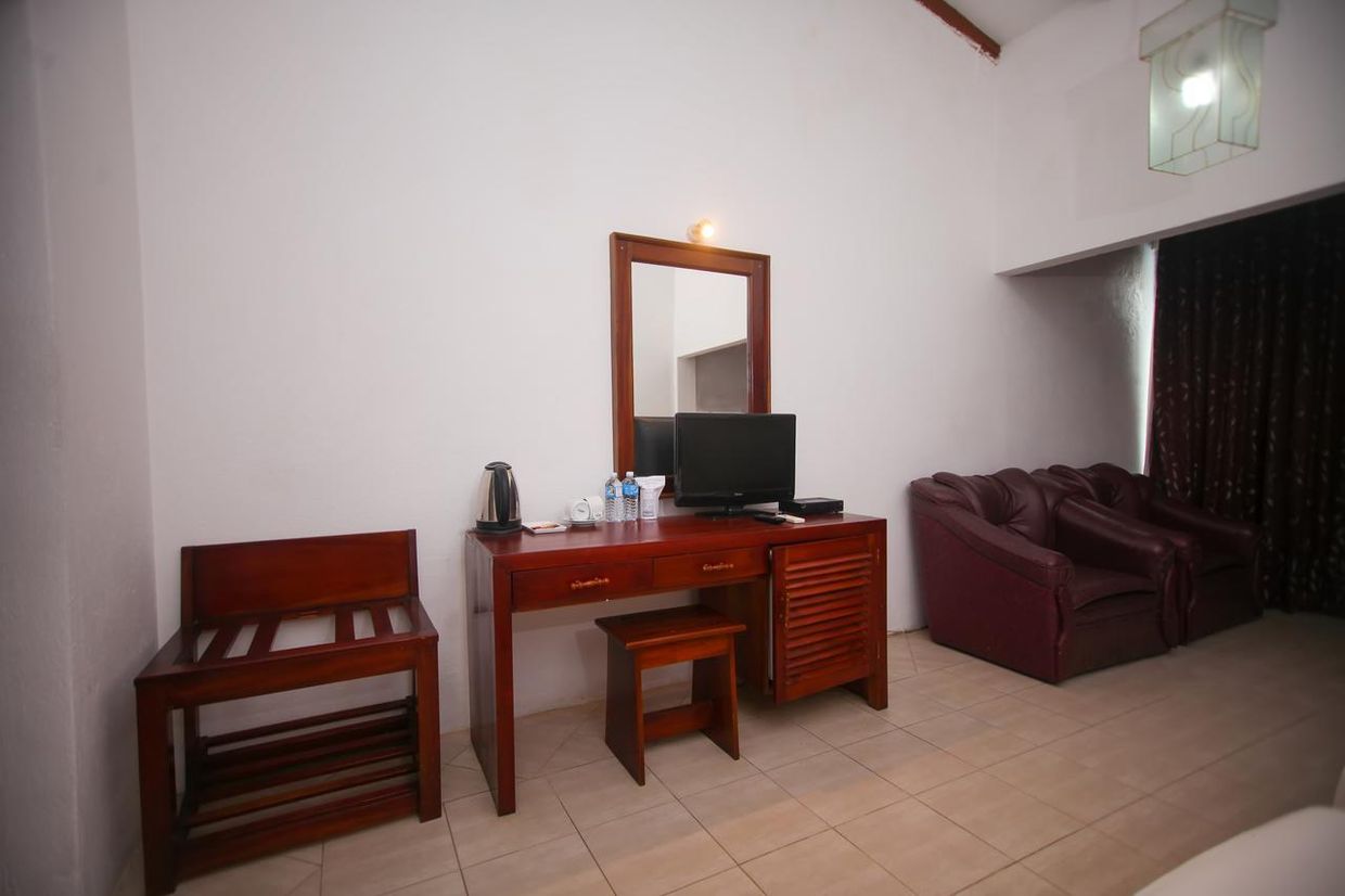 LAVENDISH BEACH (ex. COMARAN BEACH HOTEL) - 27