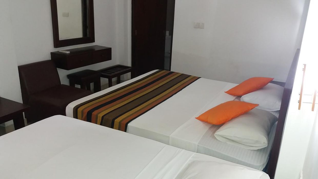 LAVENDISH BEACH (ex. COMARAN BEACH HOTEL) - 28