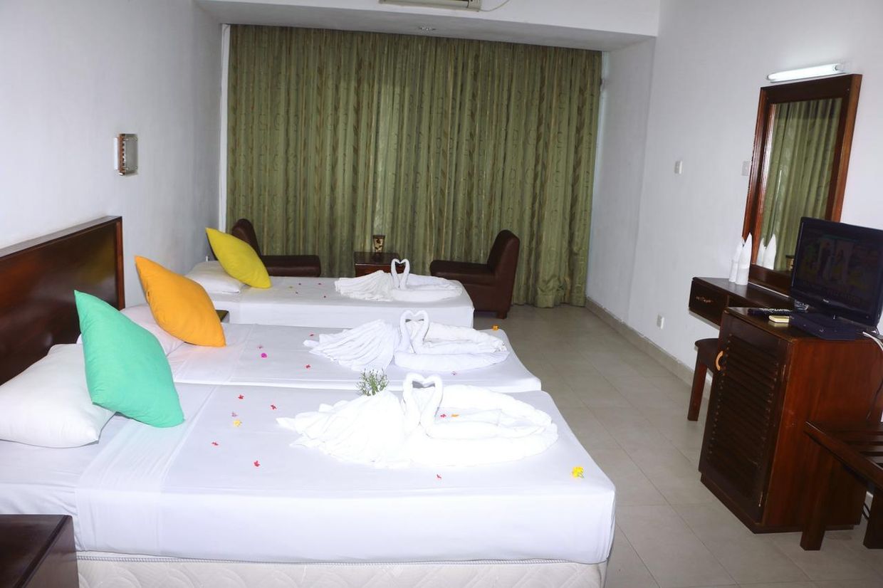 LAVENDISH BEACH (ex. COMARAN BEACH HOTEL) - 6