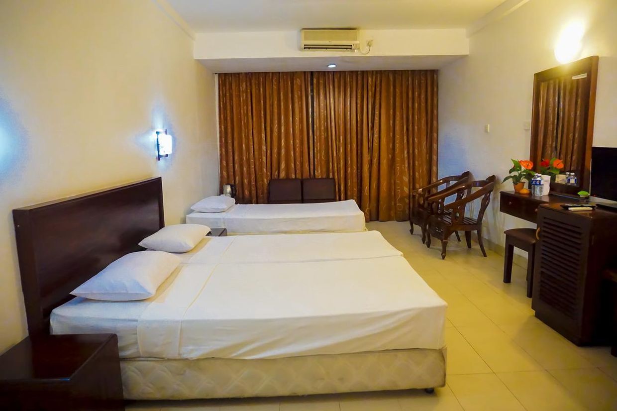 LAVENDISH BEACH (ex. COMARAN BEACH HOTEL) - 8