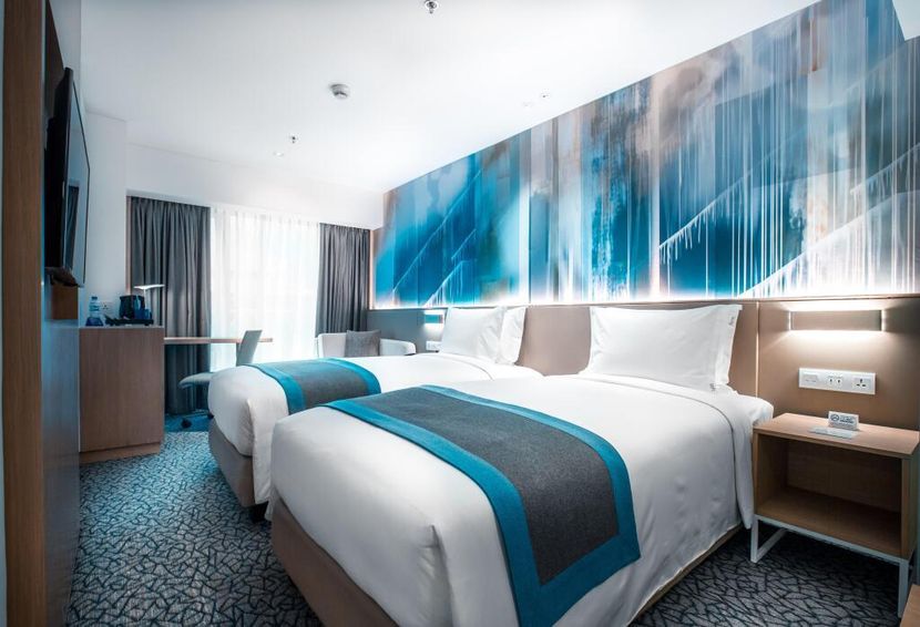 HOLIDAY INN EXPRESS NEWPORT - 3