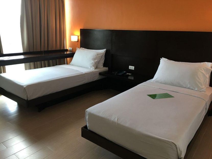 HOLIDAY INN EXPRESS NEWPORT - 5